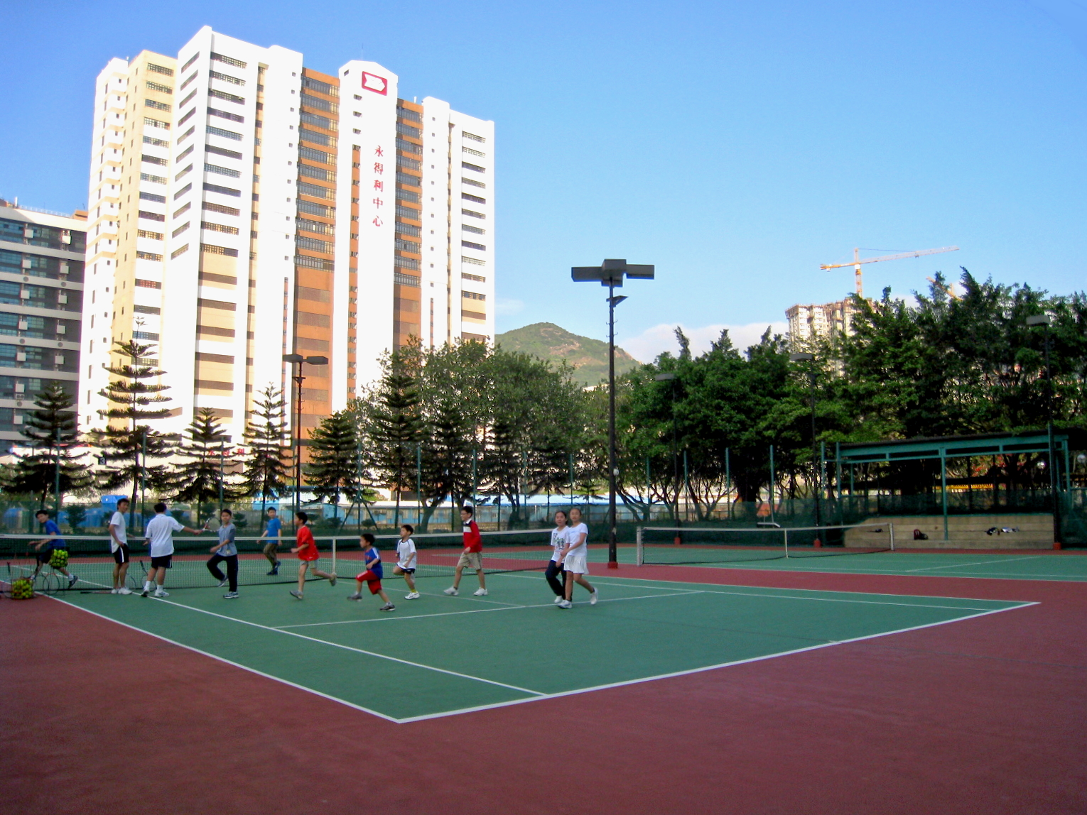 小瀝源路遊樂場網球場